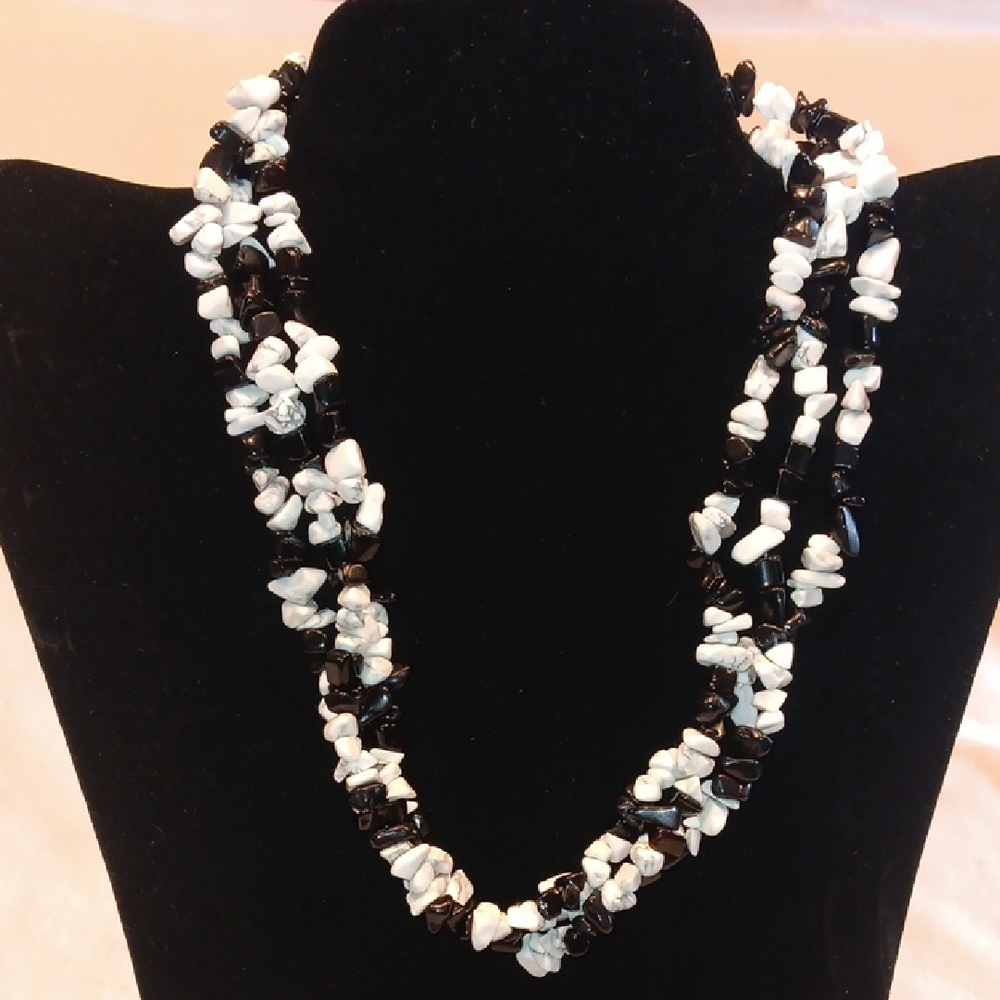 NWT. Beautiful Black and White Multi-strand Beaded Necklace